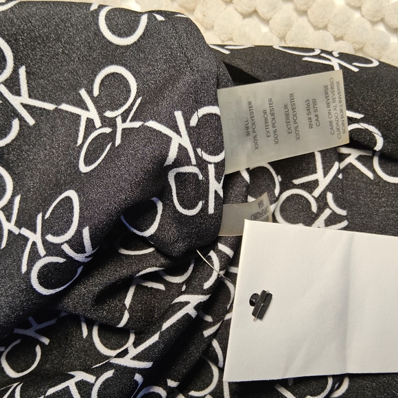 NWT Size XS Calvin Klein Black and White Logo Button Down Shirt - Picture 7 of 10